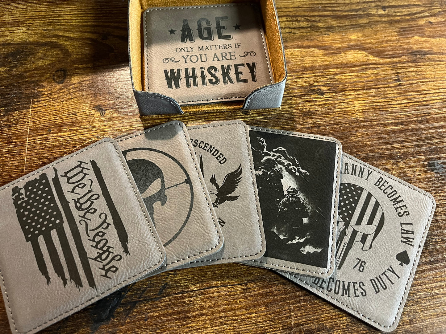 Leatherette set of 6 combat coasters with holder